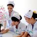 Y tá là ngành nghề đáng kính nhất chăm sóc những người bệnh