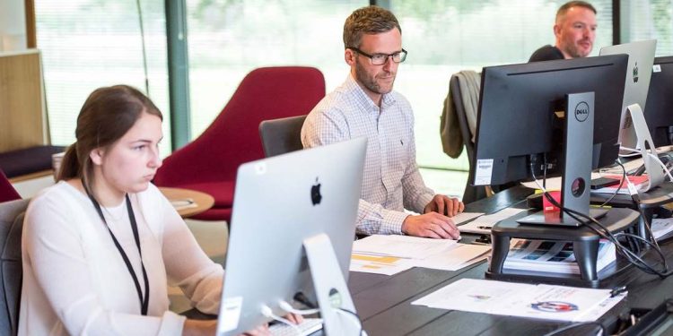 Cải thiện lương nhân viên văn phòng bằng những cách nào?