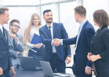 Đánh giá nhân viên bán hàng bằng các tiêu chí nào?