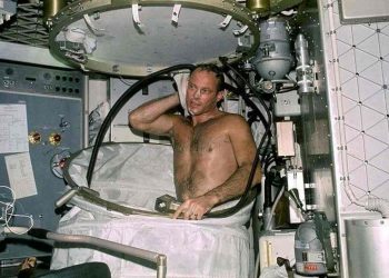 Cuộc sống của phi hành gia có giống như mọi người nghĩ?