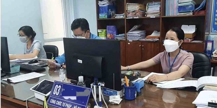 Điều kiện từ viên chức chuyển đổi sang công chức