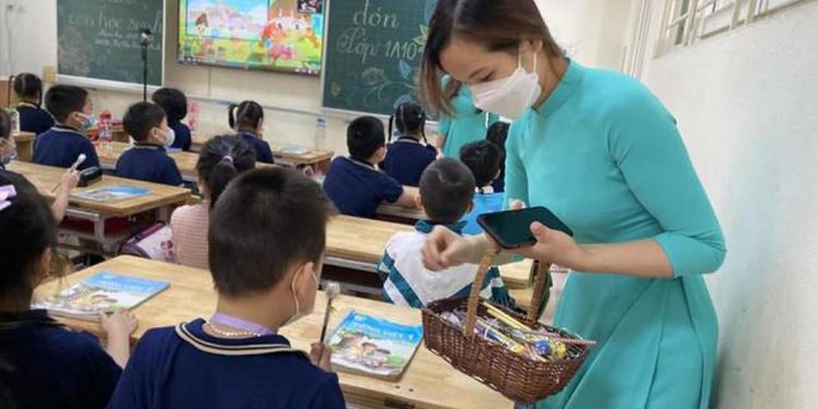 Với mỗi cấp học thì vai trò của người giáo viên lại có vai trò khác nhau