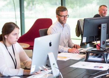 Cải thiện lương nhân viên văn phòng bằng những cách nào?