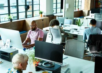 Mức lương nhân viên văn phòng dựa trên tiêu chí công việc