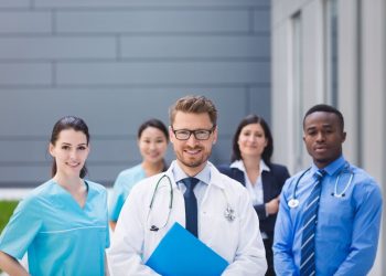 Y Tá Nên Làm Việc Tại Bệnh Viện