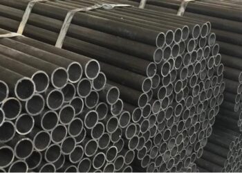 Ống thép đen được sản xuất từ thép cacbon